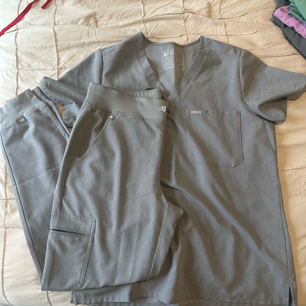 Figs Classic Gray Scrub Set
